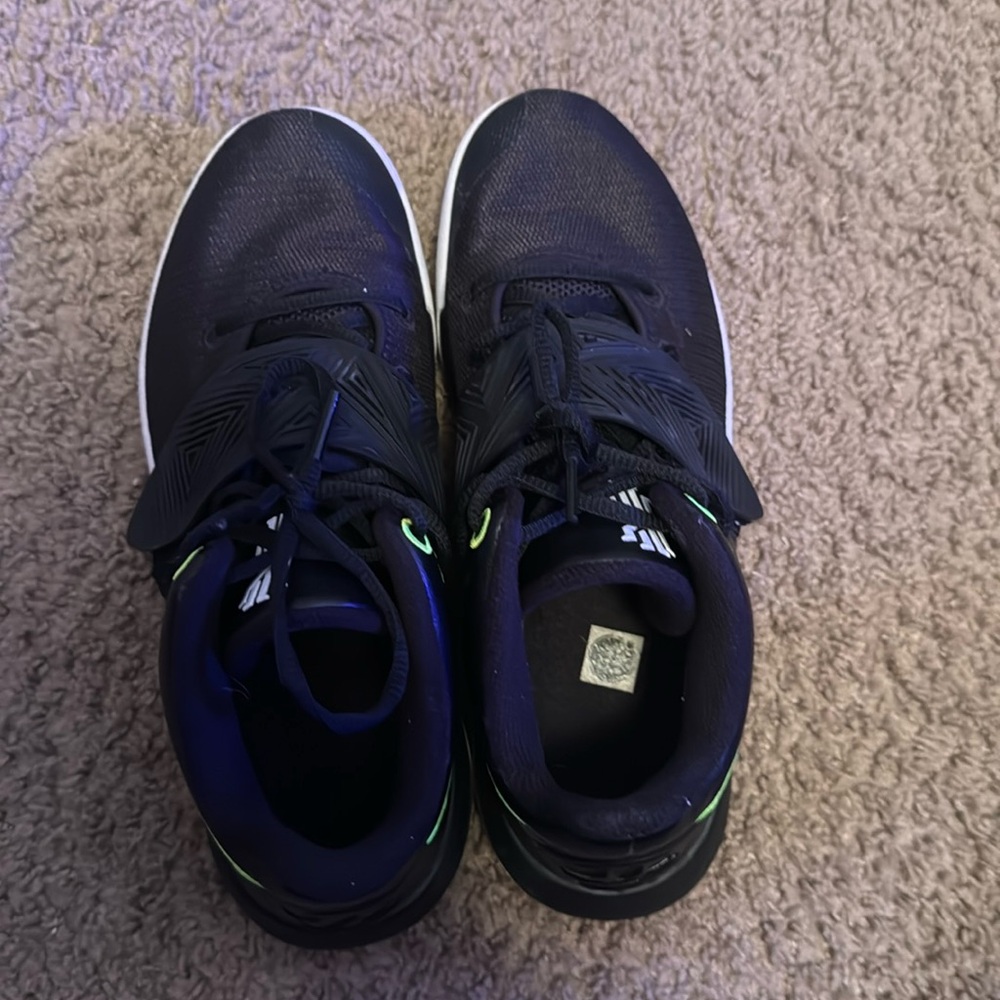 Kyrie Irving shoes size 8 great condition